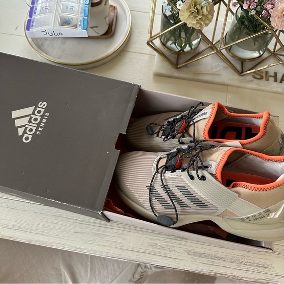 BRAND NEW ADIDAS TENNIS SNEAKER Adizero Ubersonic 3 Citified 'Light Brown - Picture 4 of 9